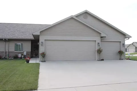 130 Schumacher Blvd, Denver, IA 50622