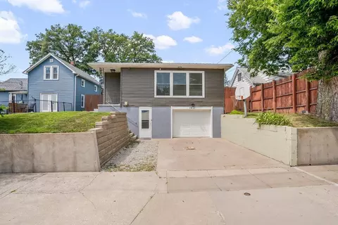 1211 5th St, Gilbertville, IA 50634