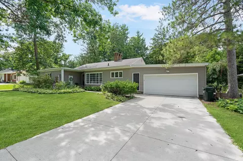 1903 Edwards Ave, Cedar Falls, IA 50613