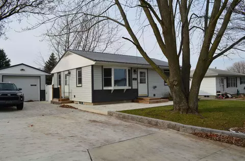 439 NW 16th St, Waverly, IA 50677
