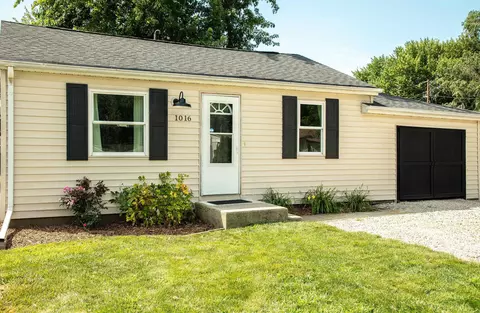 1016 Rosewood Dr, Cedar Falls, IA 50613