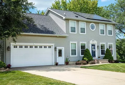 1411 Round Horn St, Waverly, IA 50677