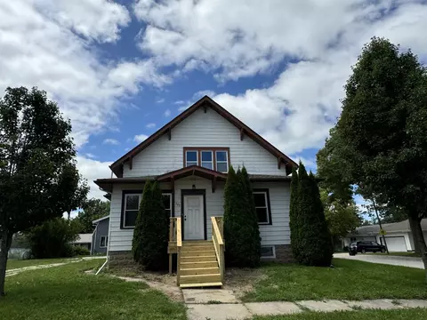 229 9th St, Aplington, IA 50604