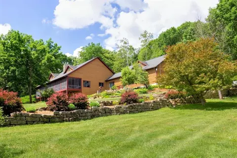 3288 Voyager Rd, Colesburg, IA 52035