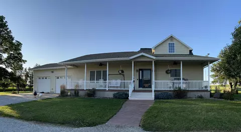 1882 Viking Ave, Sumner, IA 50674