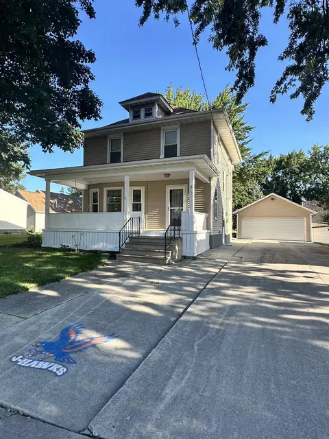 825 Hawley St, Jesup, IA 50648