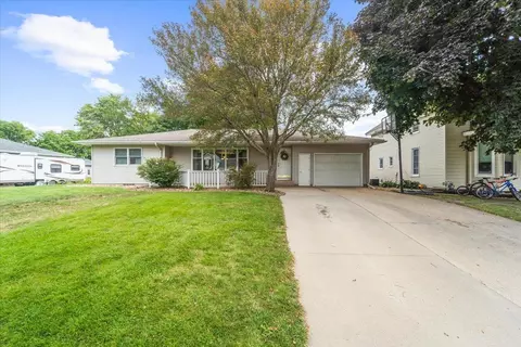 1003 I Ave, Grundy Center, IA 50638