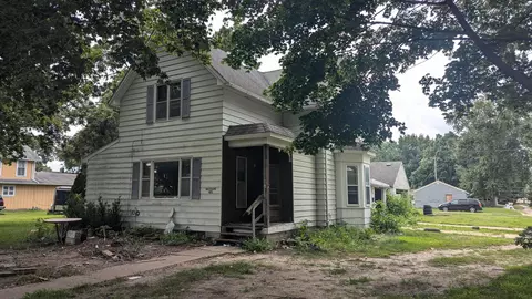 401 SW 6th St, Independence, IA 50644