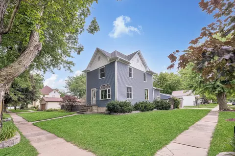 206 Goodell Ave, Readlyn, IA 50668