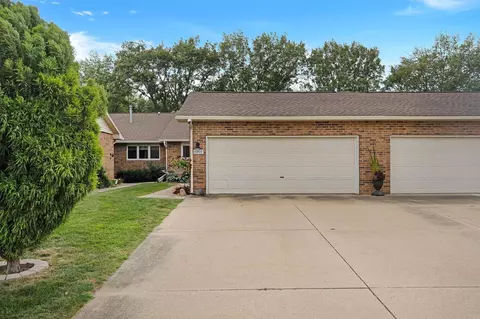 1907 Pinehurst Ln, Waterloo, IA 50701