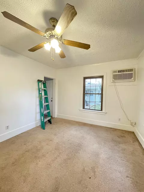 Bedroom - 718 Wallgate Ave, Waterloo, IA 50701 photo 1 of 5