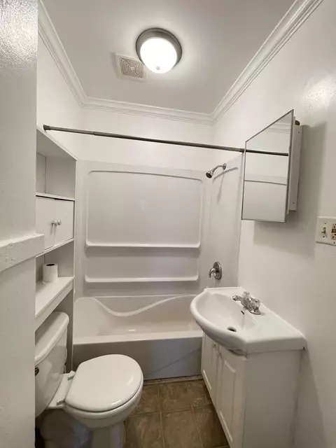 Bath - 718 Wallgate Ave, Waterloo, IA 50701 photo 2 of 2