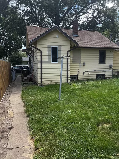 Exterior - 718 Wallgate Ave, Waterloo, IA 50701 photo 2 of 8