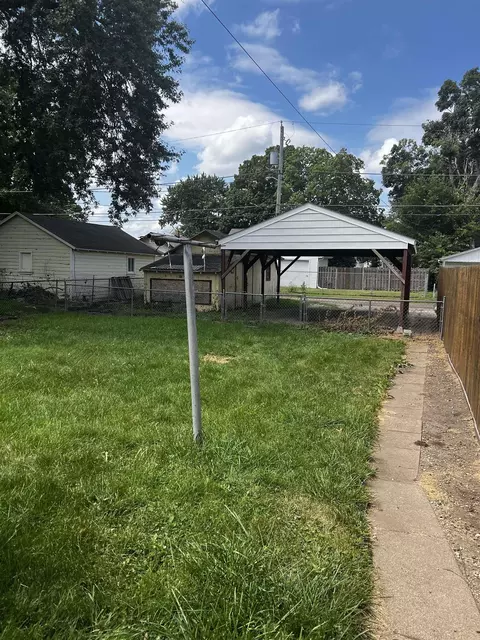 Exterior - 718 Wallgate Ave, Waterloo, IA 50701 photo 3 of 8