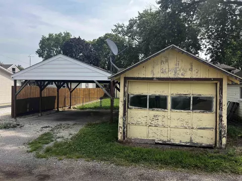 Exterior - 718 Wallgate Ave, Waterloo, IA 50701 photo 5 of 8