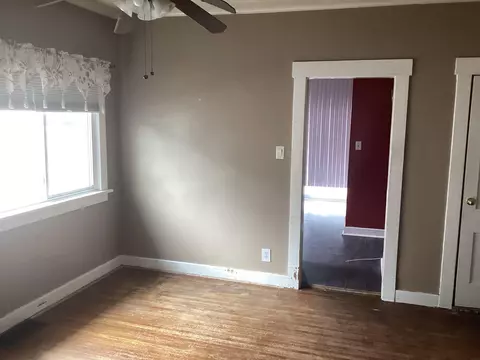 Living - 806 Marsh St, Waterloo, IA 50701 photo 2 of 3