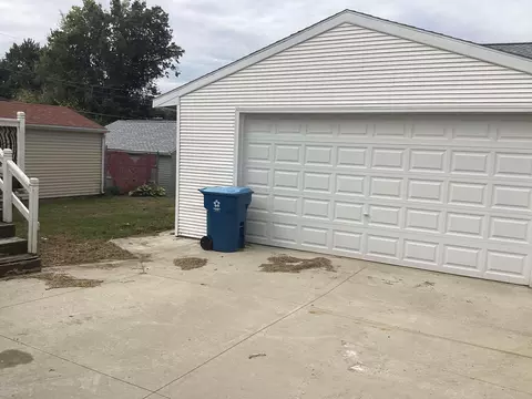 Exterior - 806 Marsh St, Waterloo, IA 50701 photo 2 of 4