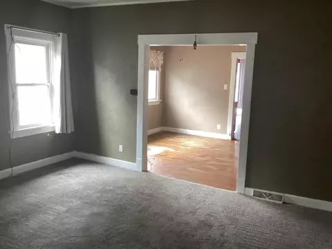 Living - 806 Marsh St, Waterloo, IA 50701 photo 1 of 3