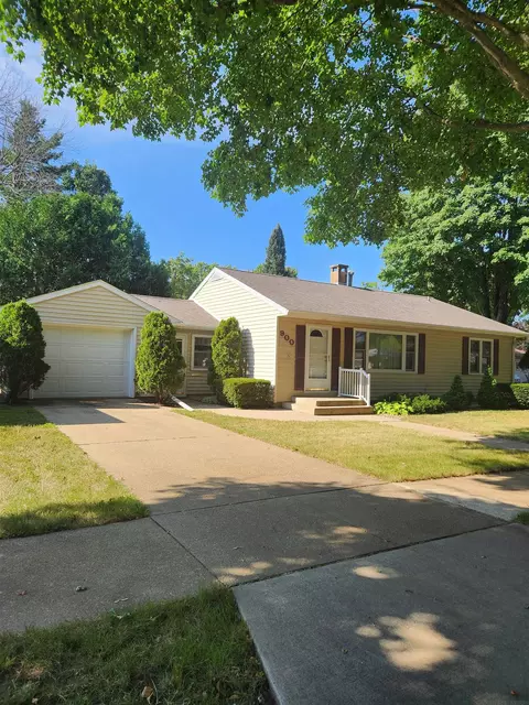 900 6th Ave, Charles City, IA 50616