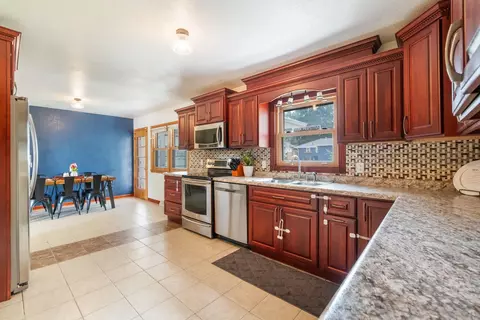 1140 E Ridgeway Ave, Waterloo, IA 50702 photo 11