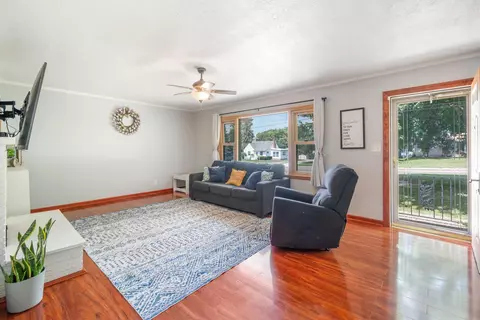 1140 E Ridgeway Ave, Waterloo, IA 50702 photo 4
