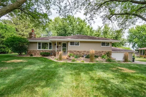 116 W Orange Rd, Waterloo, IA 50701