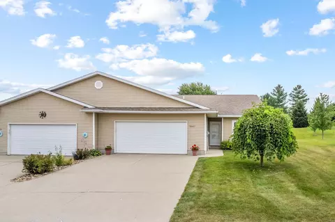 5547 Summerland Dr, Waterloo, IA 50701