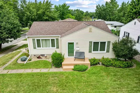 930 Newman Ave, Cedar Falls, IA 50613