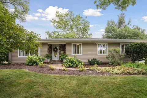 132 River Ridge Rd, Cedar Falls, IA 50613