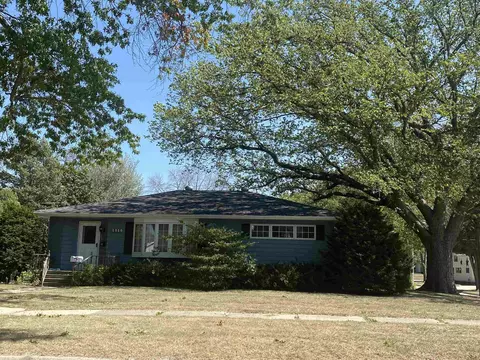 1010 Clinton, Charles City, IA 50616