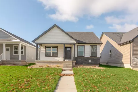 119 Axlewood Dr, Waterloo, IA 50701