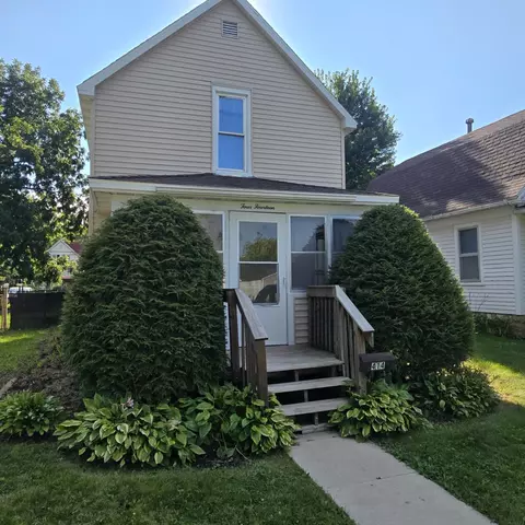 414 S Iowa St, Charles City, IA 50616