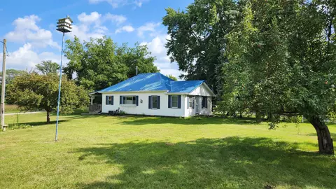 5233 Weiden Rd, Waterloo, IA 50701