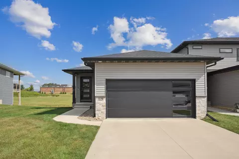 1129 Loren Dr, Cedar Falls, IA 50613