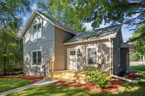 1215 Iowa St, Cedar Falls, IA 50613