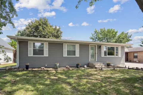 4771 Edgebrook Dr, Waterloo, IA 50701