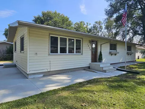 1638 Robin Rd, Waterloo, IA 50701 photo 2
