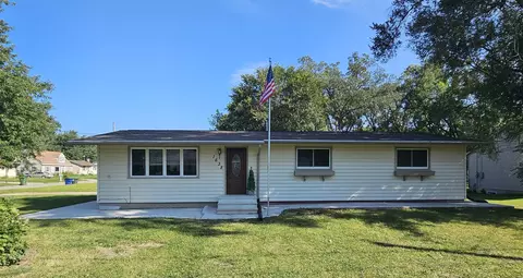 1638 Robin Rd, Waterloo, IA 50701
