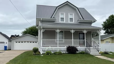 221 S Locust Ave, New Hampton, IA 50659