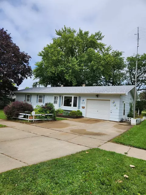 109 Park Ave, Charles City, IA 50616