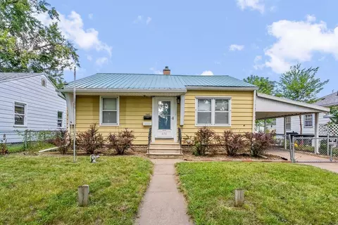 658 Newton St, Waterloo, IA 50703