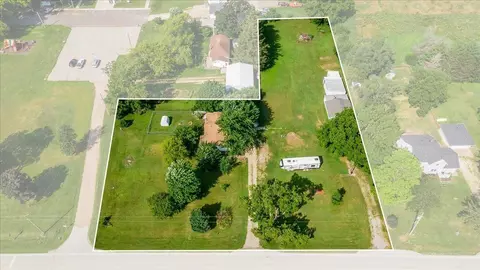 31827 Dodge Ave, Aplington, IA 50604