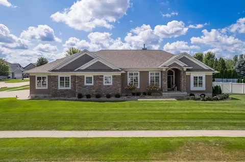 1705 Valley High Dr, Cedar Falls, IA 50613