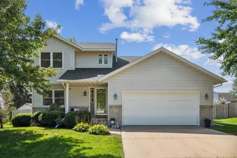 345 W 33rd Ave, Marion, IA 52302