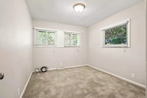 Bedroom - 823 Progress Ave, Waterloo, IA 50701 photo 4 of 5