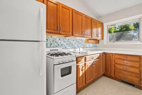 Kitchen - 823 Progress Ave, Waterloo, IA 50701 photo 2 of 2