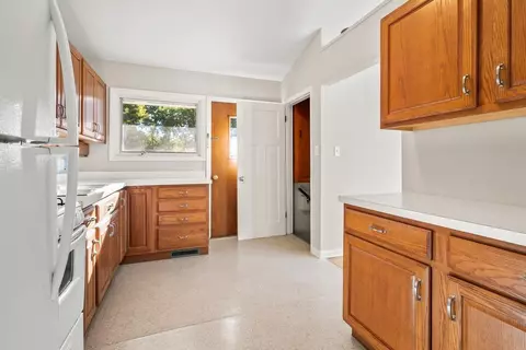 Kitchen - 823 Progress Ave, Waterloo, IA 50701 photo 1 of 2