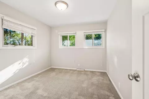 Bedroom - 823 Progress Ave, Waterloo, IA 50701 photo 2 of 5