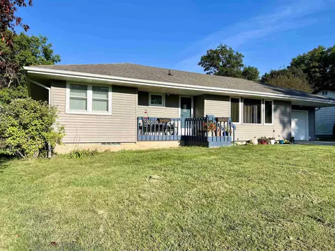 112 Hillcrest Dr, Reinbeck, IA 50669