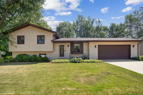 319 Farrington Rd, Waterloo, IA 50701